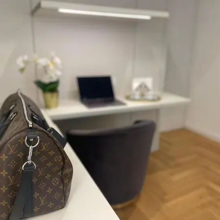 Luxury Apartment *