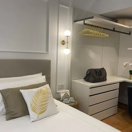 Luxury Apartment *