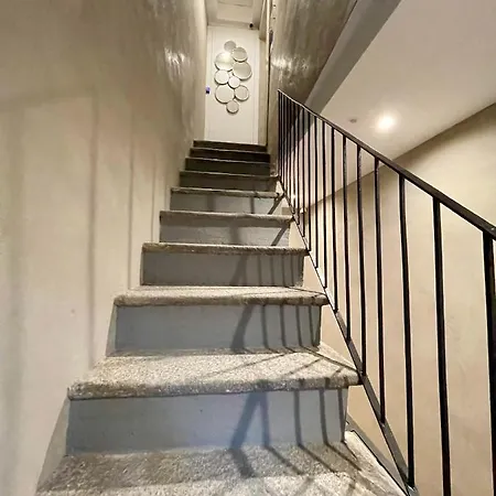 Luxury Apartment *