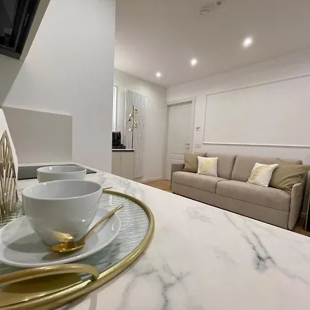 Luxury Apartment *