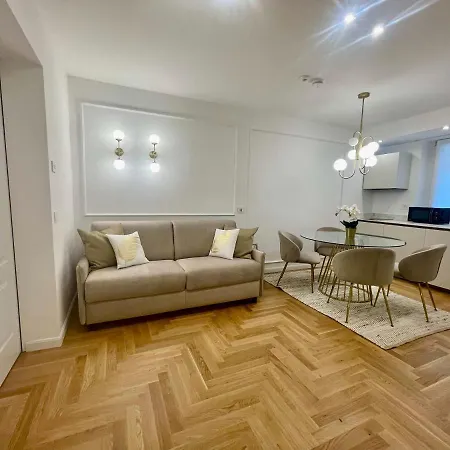 Luxury Apartment *